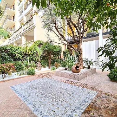 Ref 2071 - Center Exceptional With Private Patio