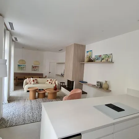 Apartment Ref 2071 - Center Exceptional With Private Patio