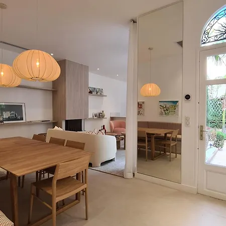 Apartment Ref 2071 - Center Exceptional With Private Patio