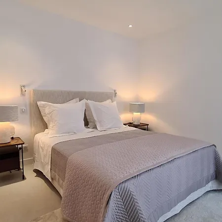 Apartment Ref 2071 - Center Exceptional With Private Patio